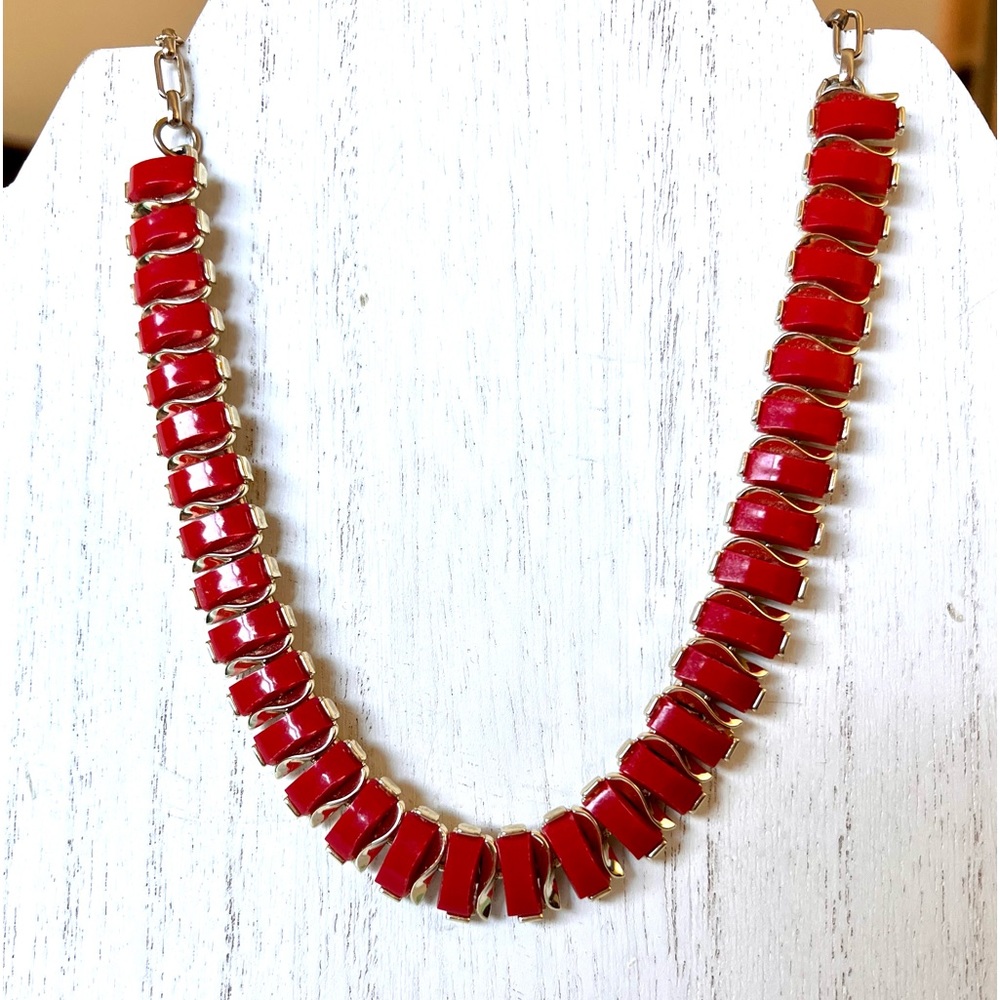 Vintage Red Thermoset Lucite Gold Tone Choker Necklace Enamel Swirl Earrings Set - Picture 9 of 9